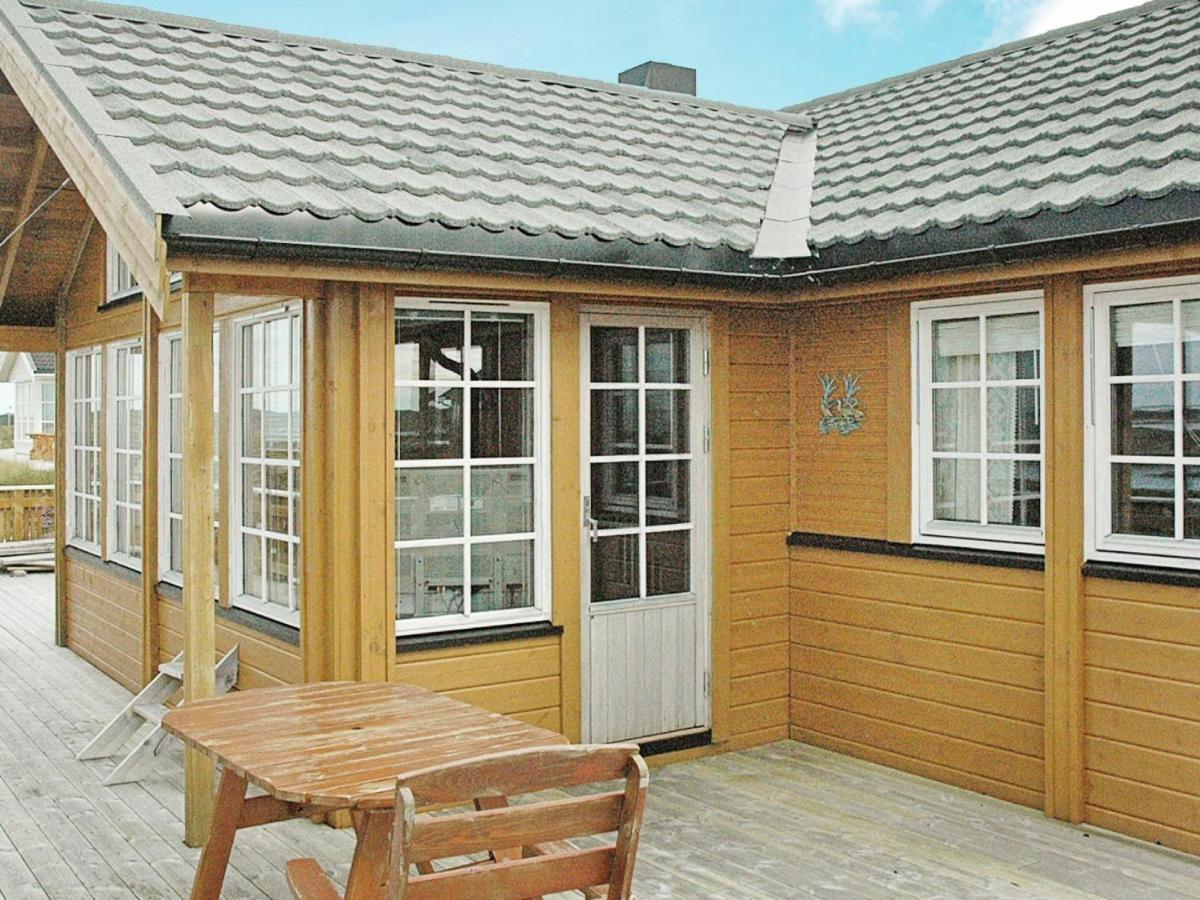 Three-Bedroom Holiday Home In Dyrvik Tuvnes ภายนอก รูปภาพ